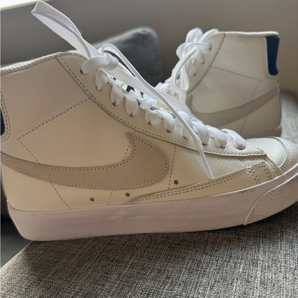 Nike high top ' White/cream and Pink Sneakers with Navy Accents